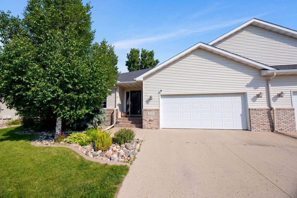 3545 Woodbury Court S — photo