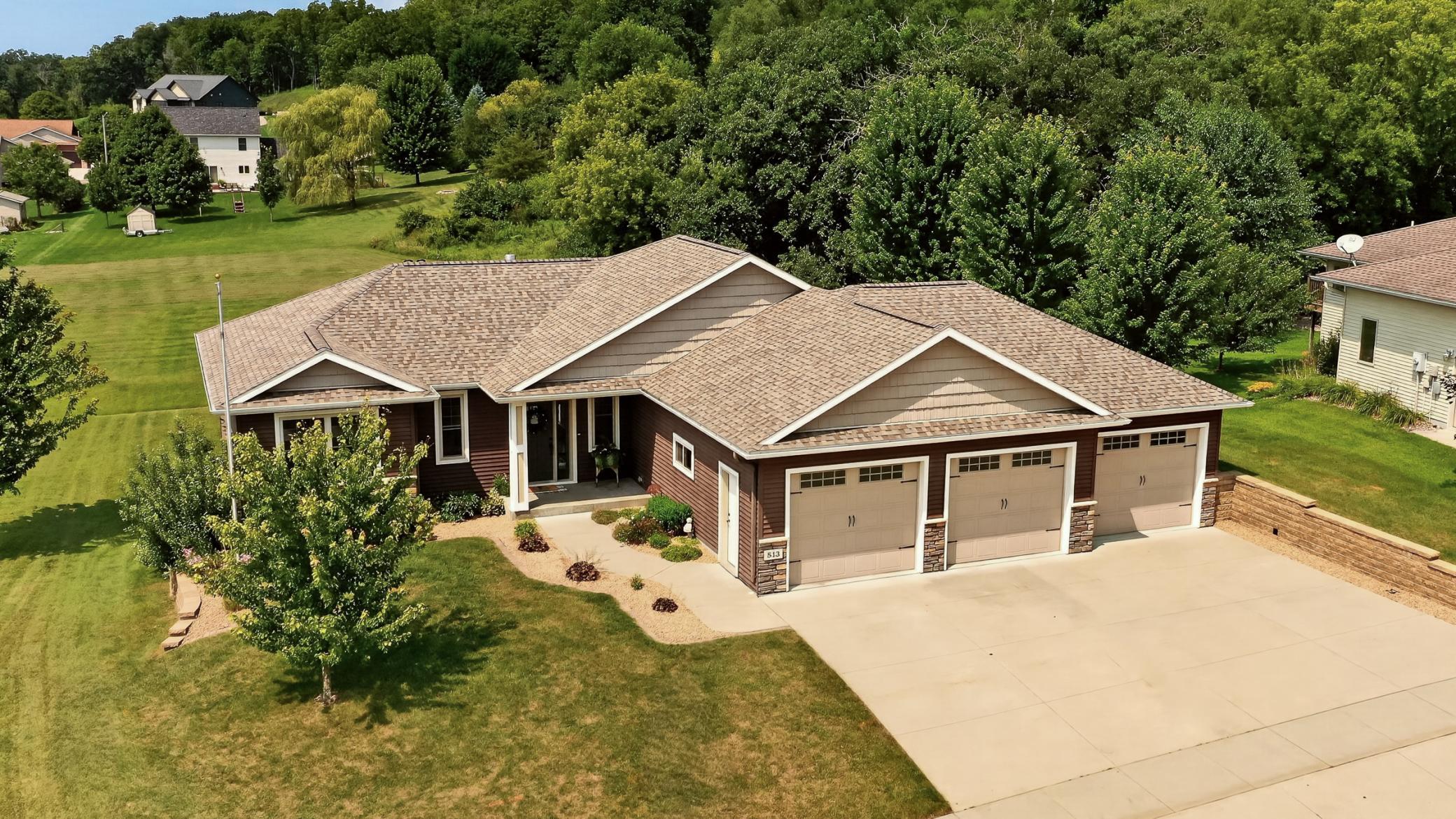 513 Hillside Drive SE — photo