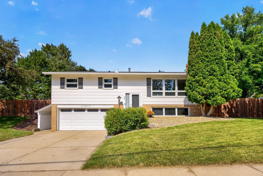605 Elton Hills Drive NW — photo