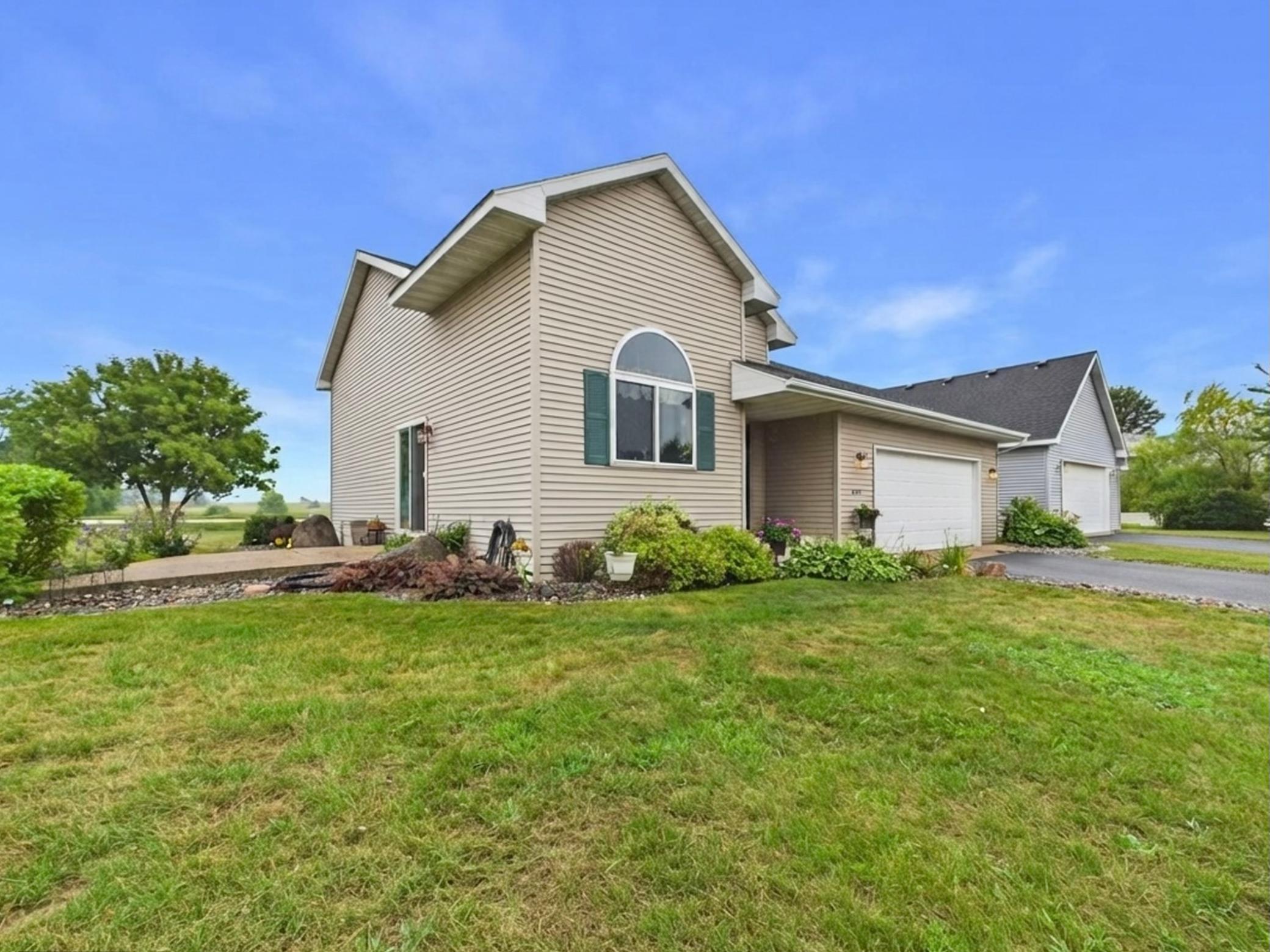 1670 Peach Court NE — photo