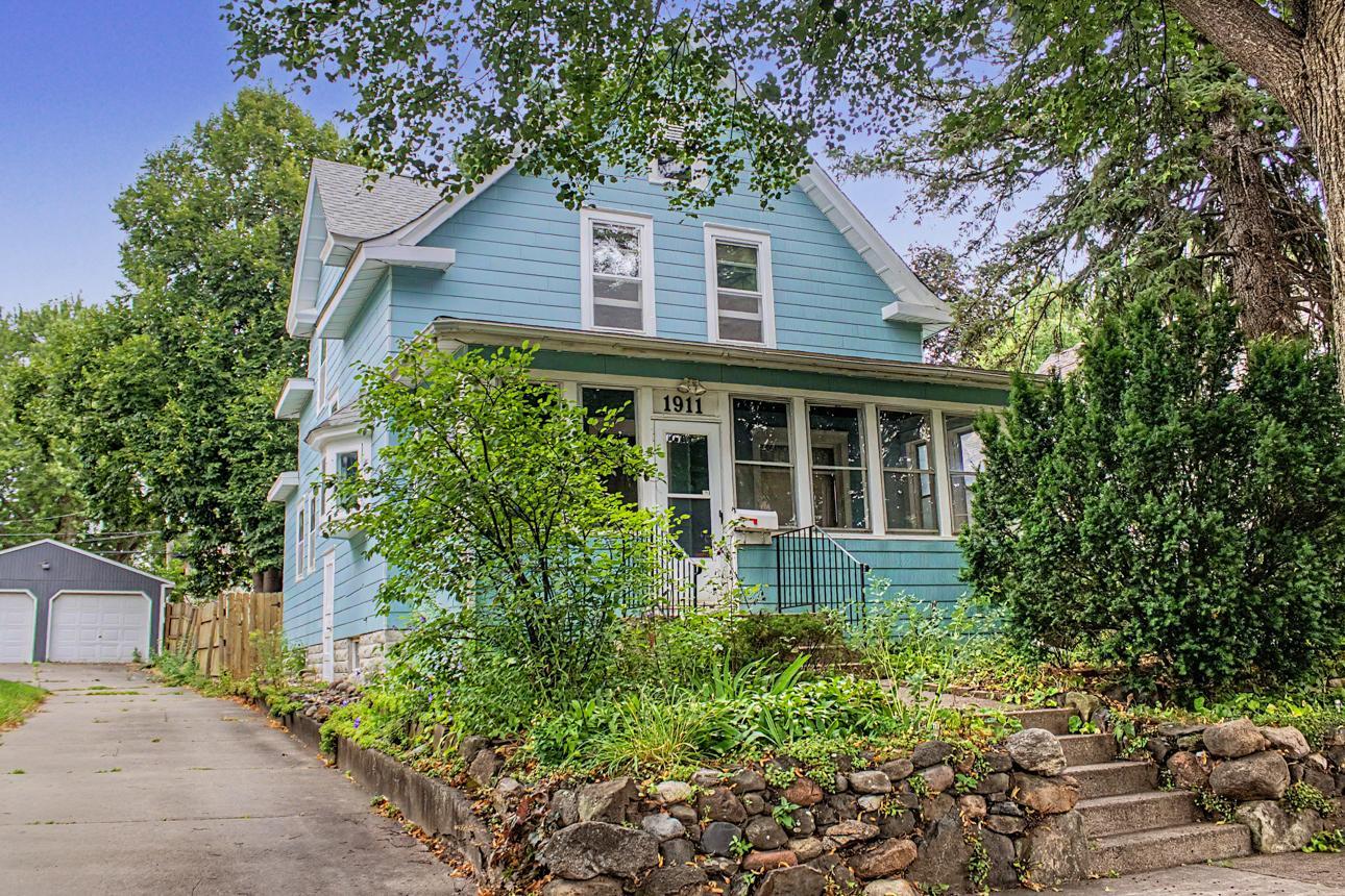 1911 Pierce Street NE — photo