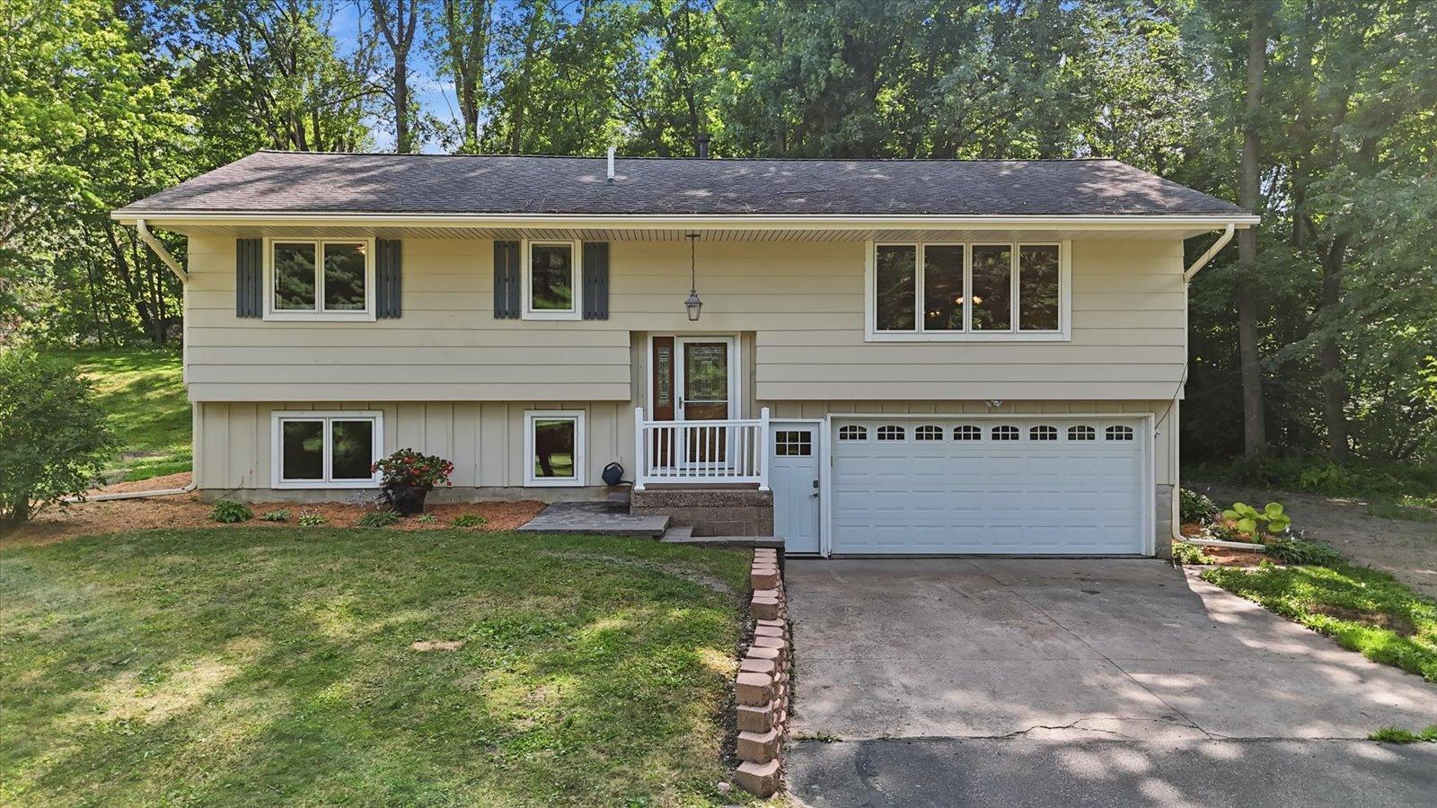 9405 Fox Valley Drive — photo