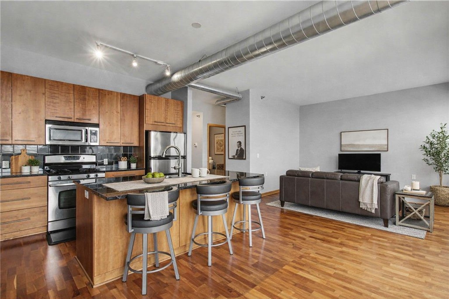 1211 Lagoon Avenue 410 — photo
