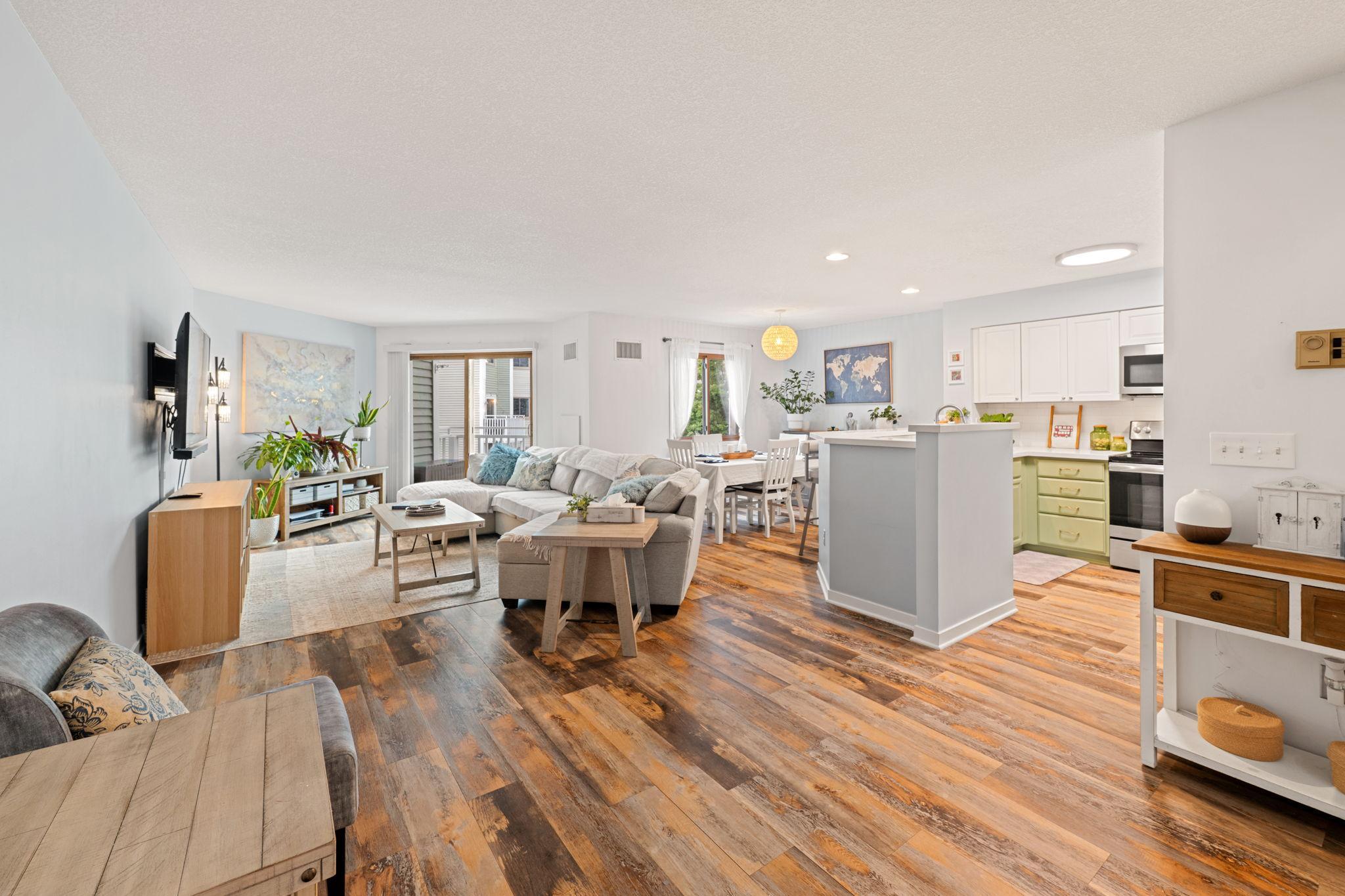 1392 Carling Drive 305 — photo
