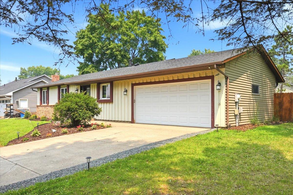 2602 Hawthorne Lane — photo