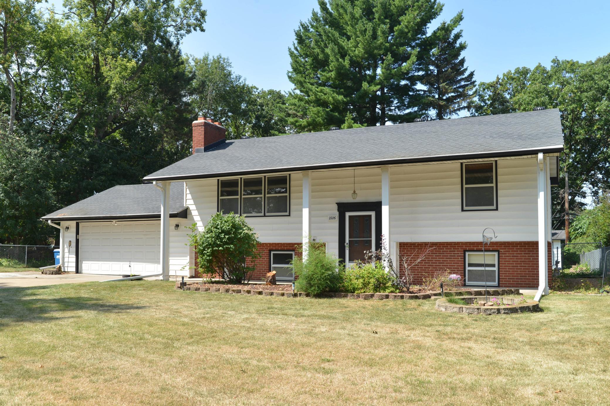 2226 Pleasant View Drive — photo