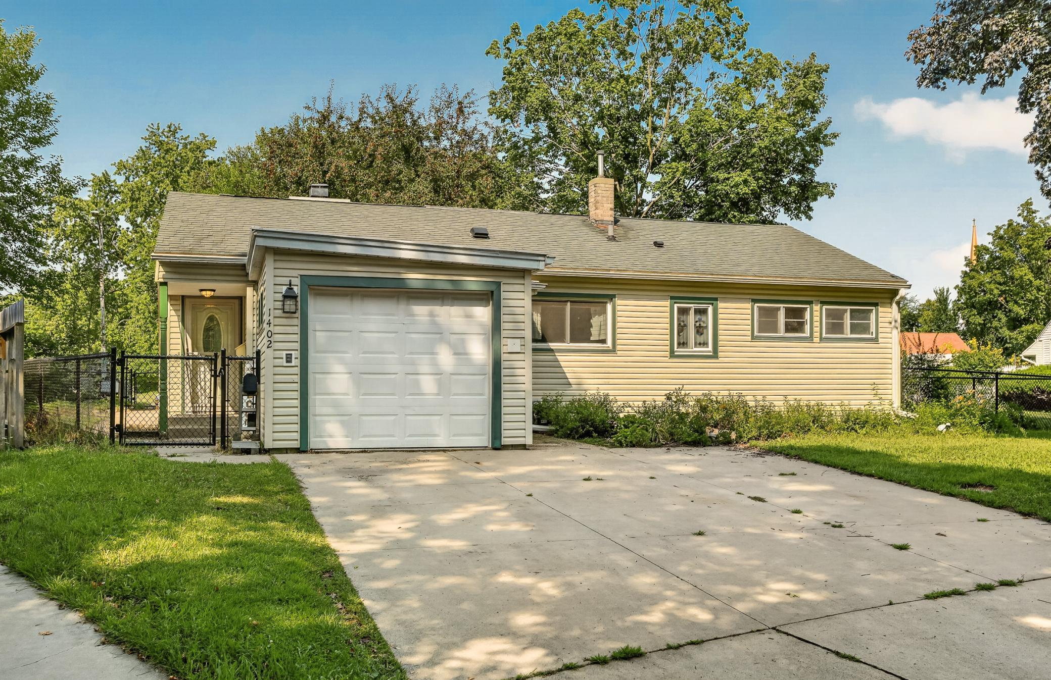 1402 Damon Court SE — photo