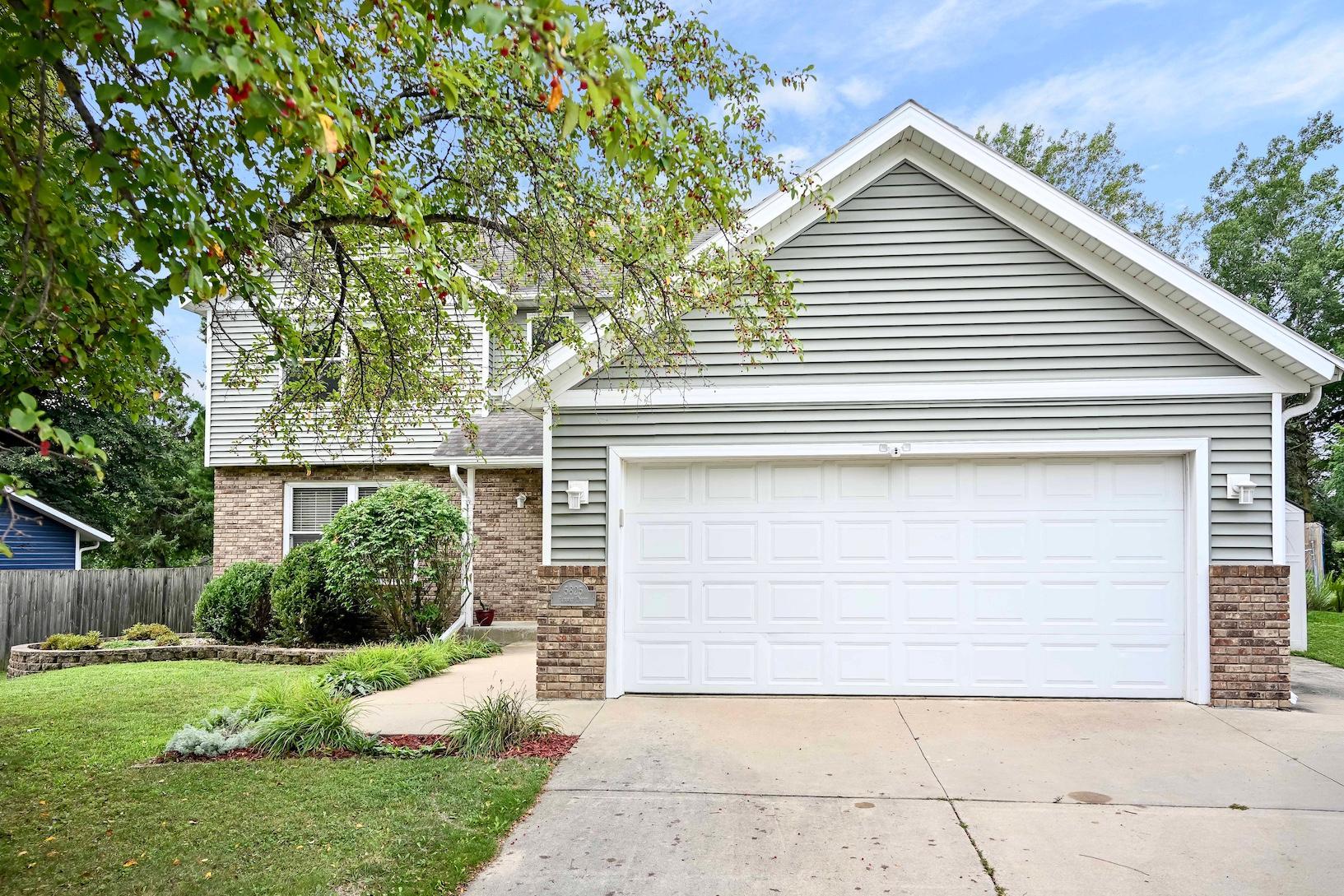 5825 Fairway Drive NW — photo