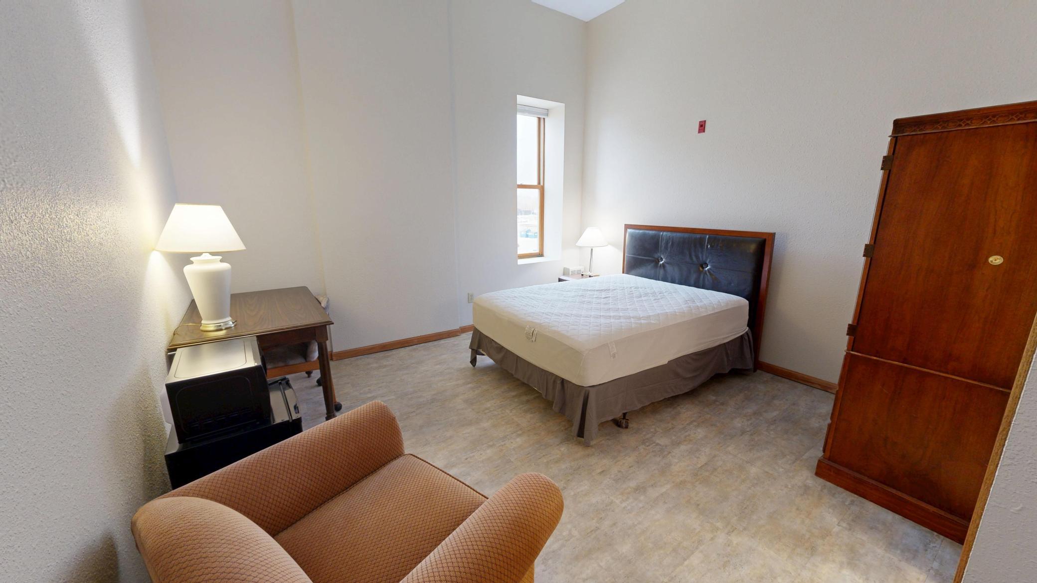 542 Benson Avenue SW Ensuite 210 — photo