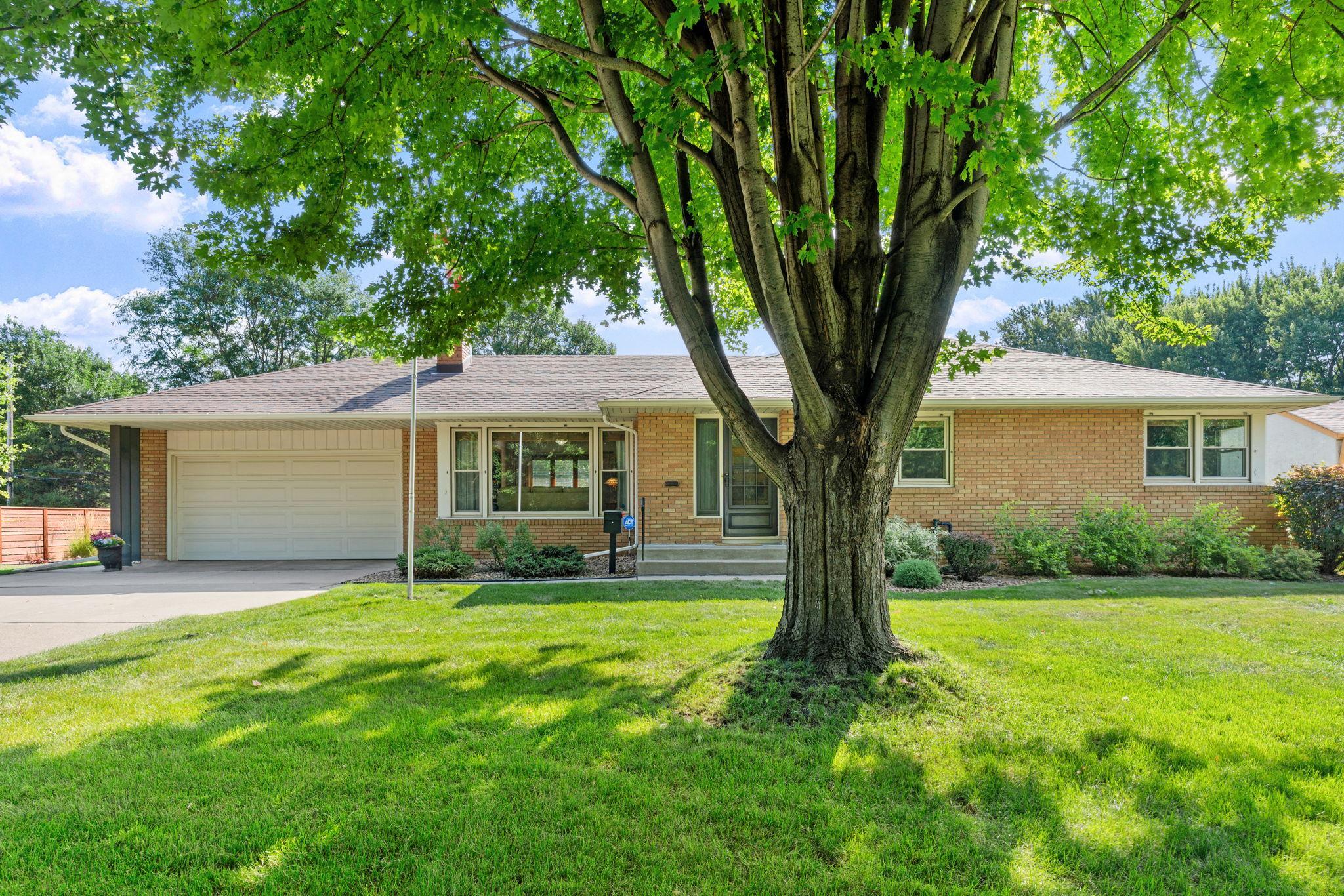2823 Silver Lake Road NE — photo
