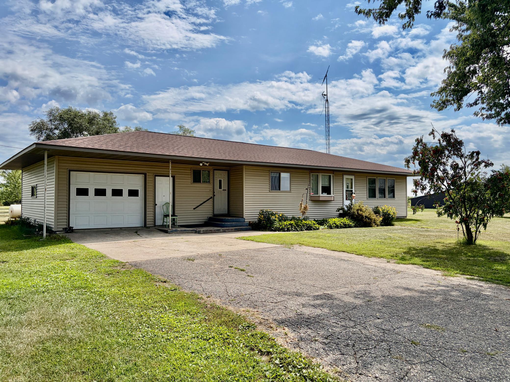17938 US 71 — photo