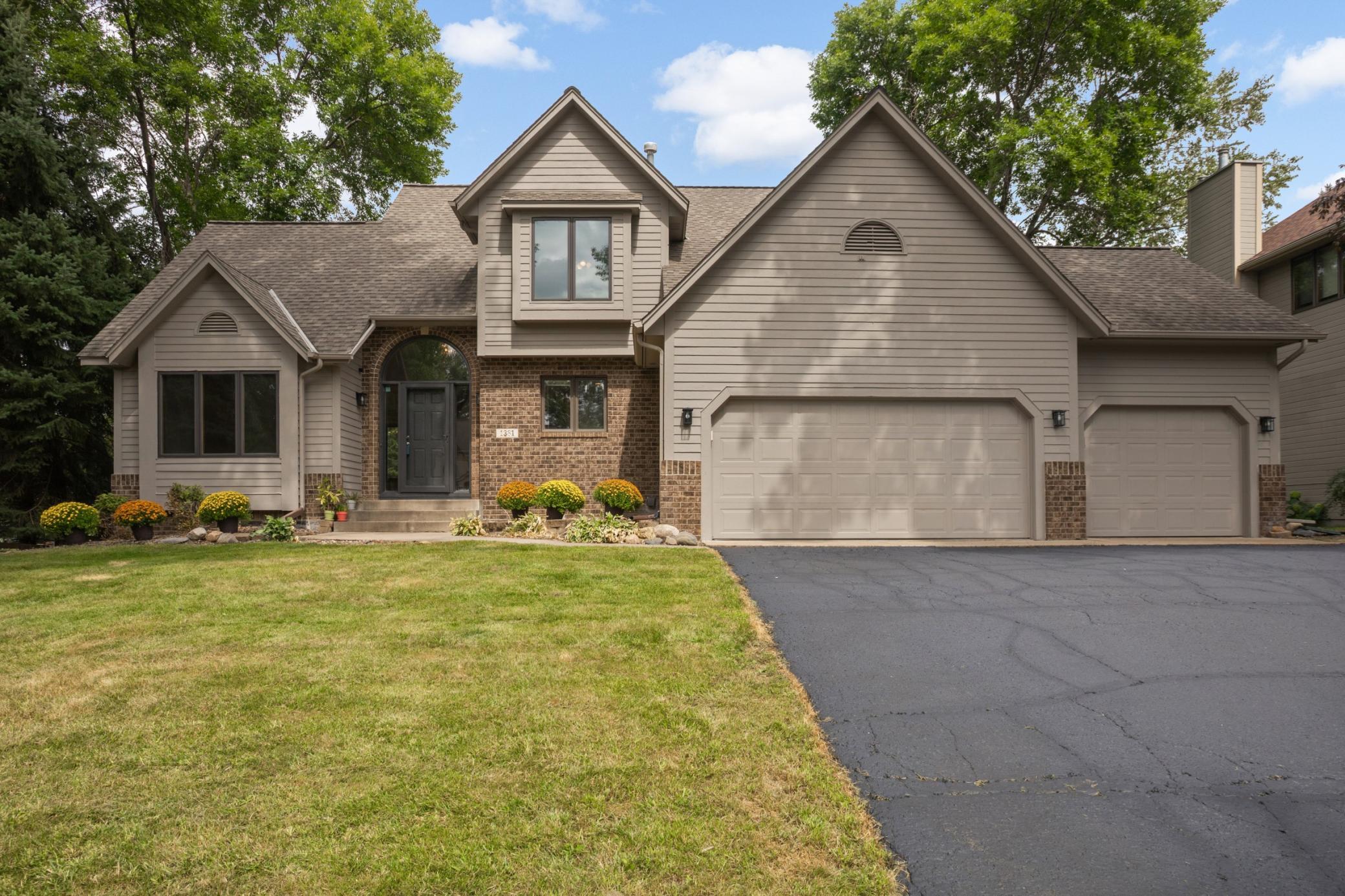 1381 Interlachen Drive — photo