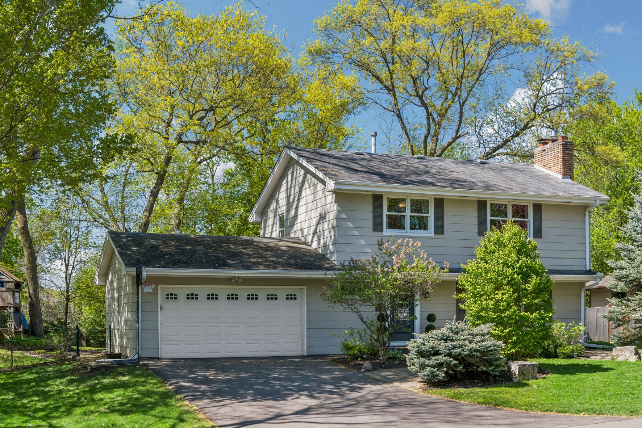 290 Ridgeview Drive E — photo