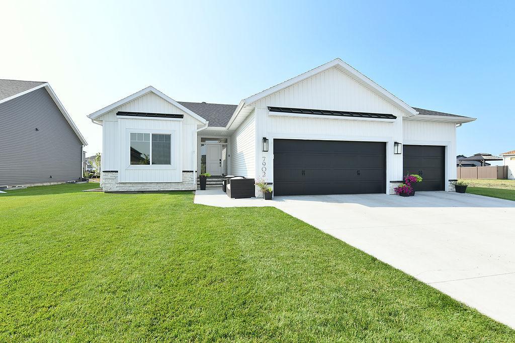 7902 Firefly Lane — photo