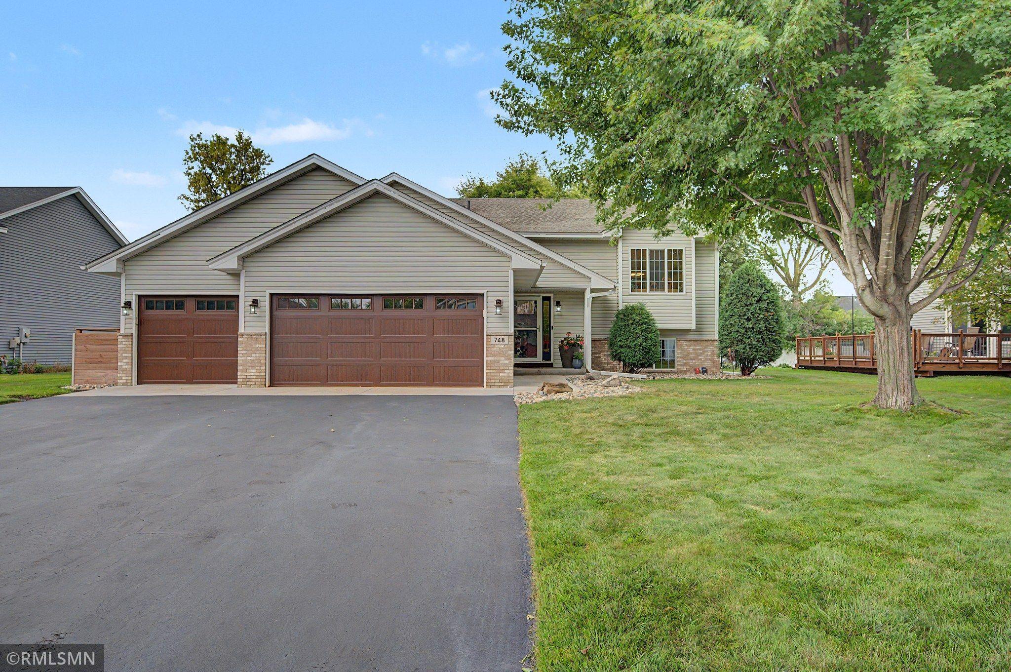 748 101st Lane NE — photo