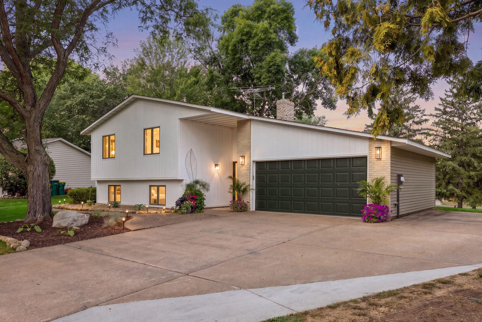 2660 Fairlawn Drive — photo