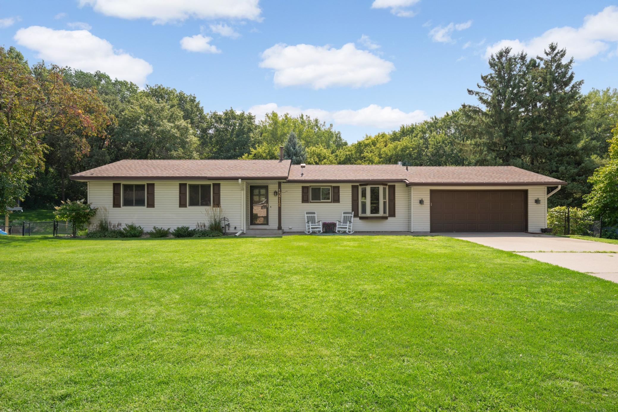 13712 E Wellington Crescent — photo