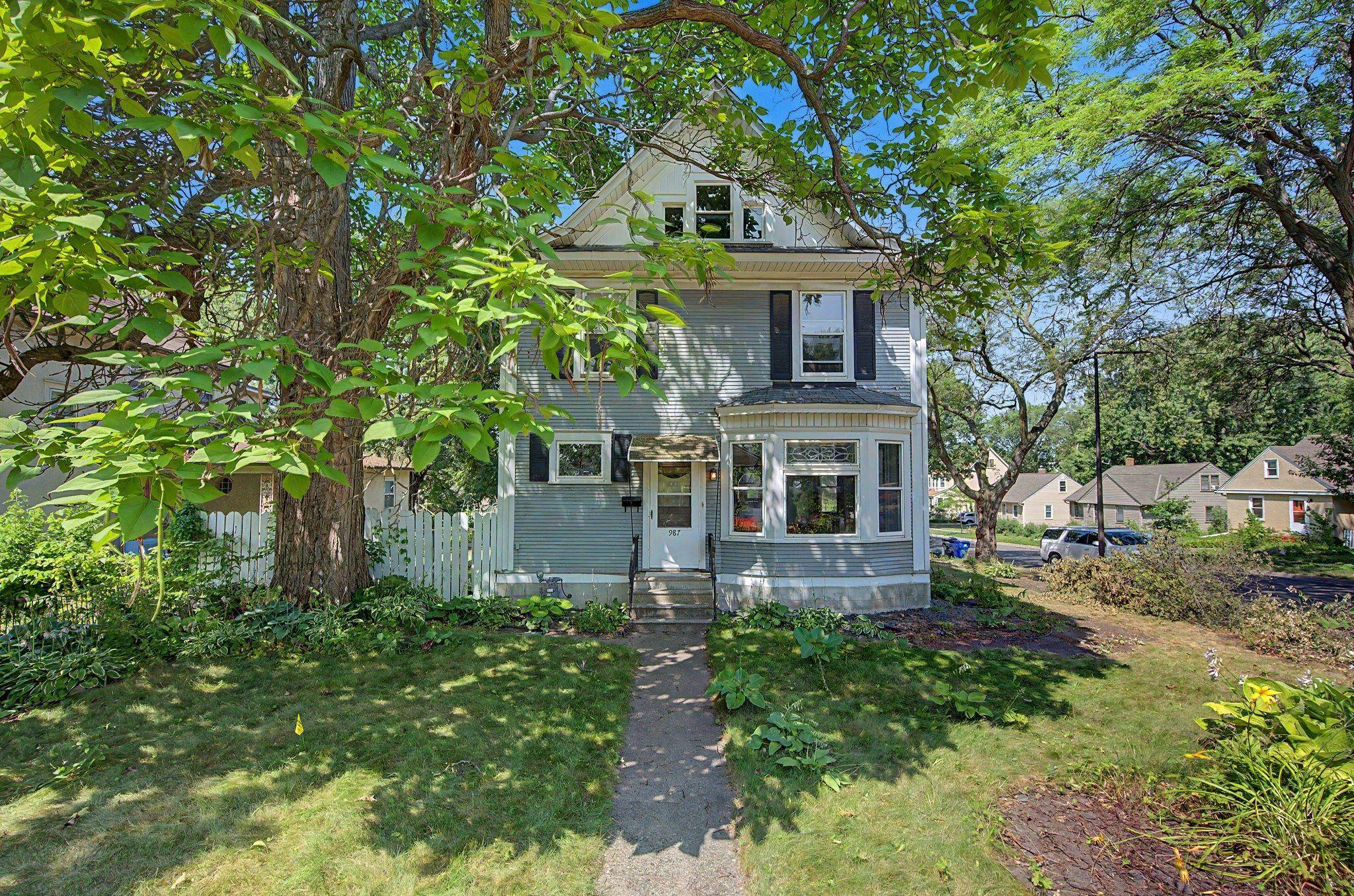 987 Earl Street — photo