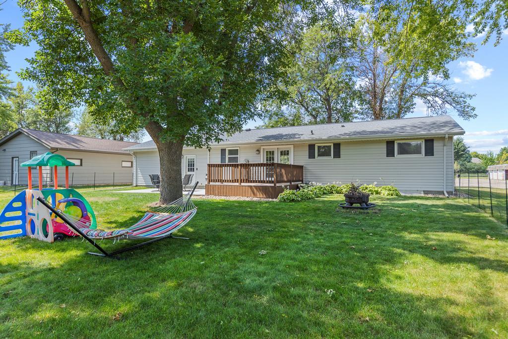 807 Hackberry Drive, Marshall, MN 56258 — photo 2