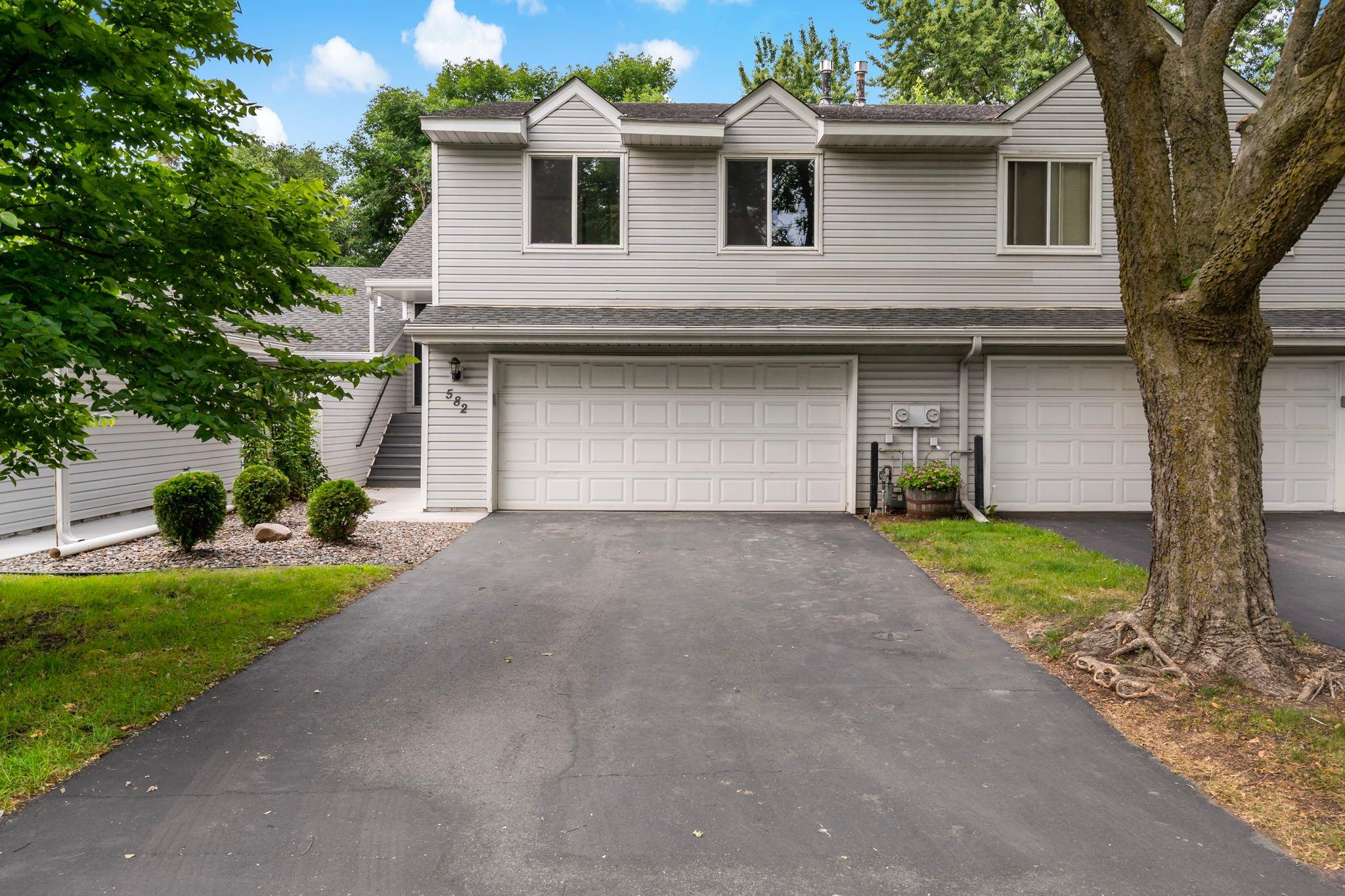 582 Clover Leaf Parkway NE — photo