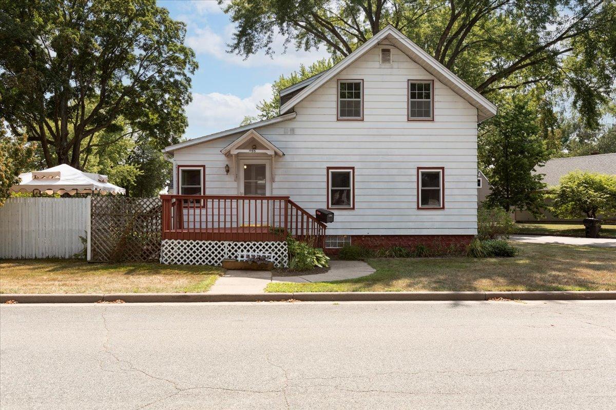 855 Stout Street NE — photo