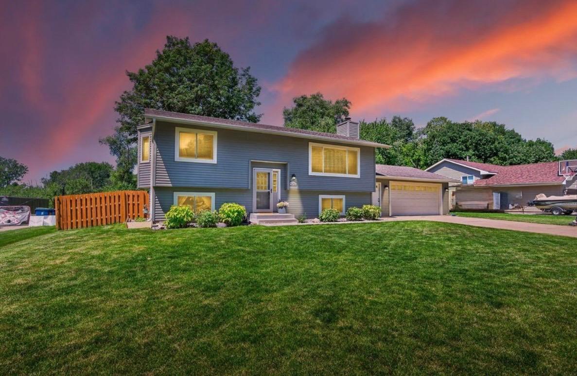 4251 Elizabeth Lane — photo