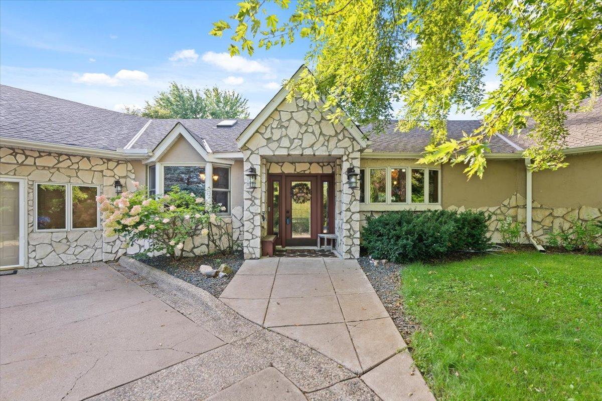 31813 Lakeway Drive NE — photo
