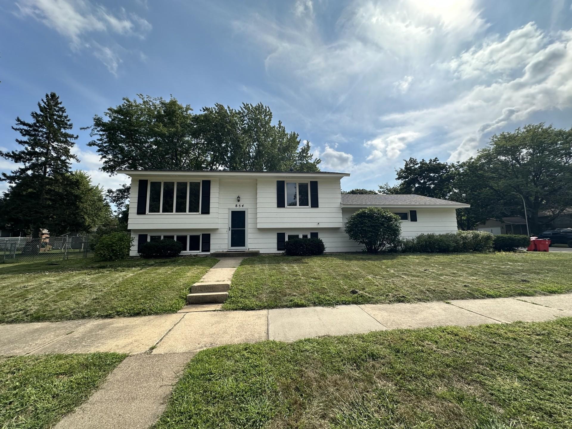 854 16 1/2 Street SE — photo