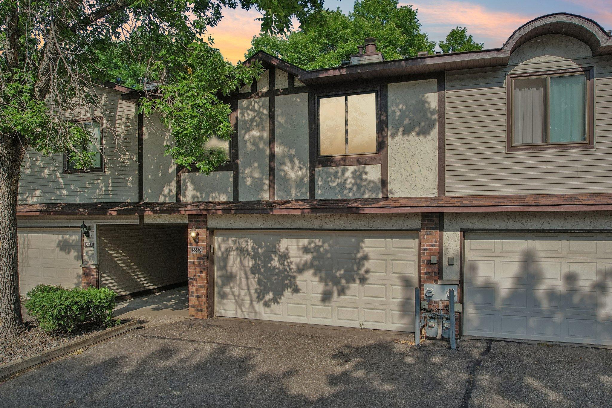 8840 N Maplebrook Court — photo