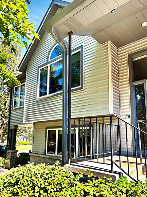 2552 Manitou Lane — photo