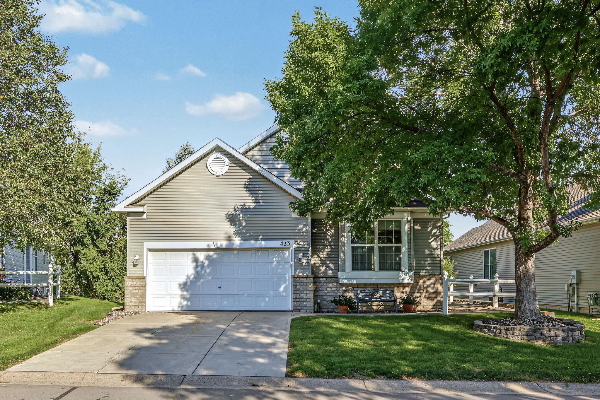 433 Meadowood Lane — photo