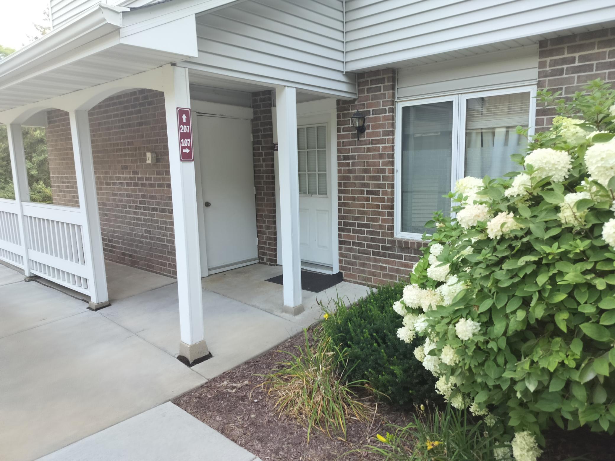 3584 Blue Jay Way 107 — photo