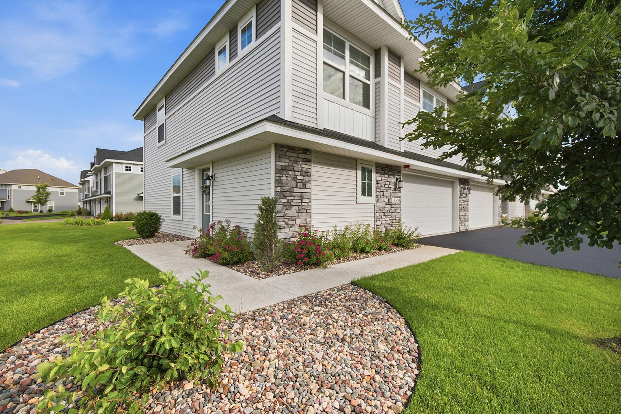 14300 Arctic Circle — photo