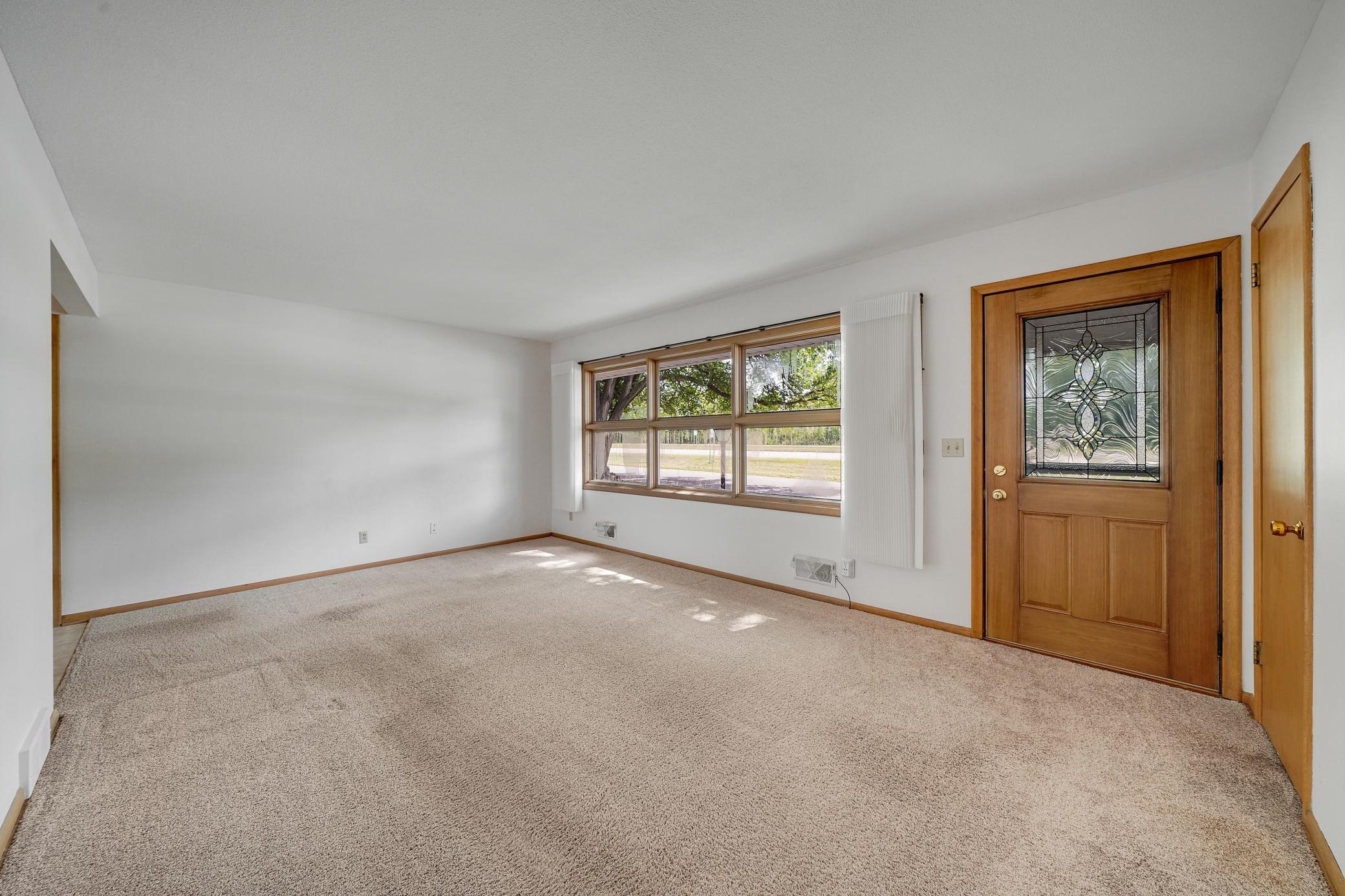 903 Parallel Street, Chaska, MN 55318 — photo 3