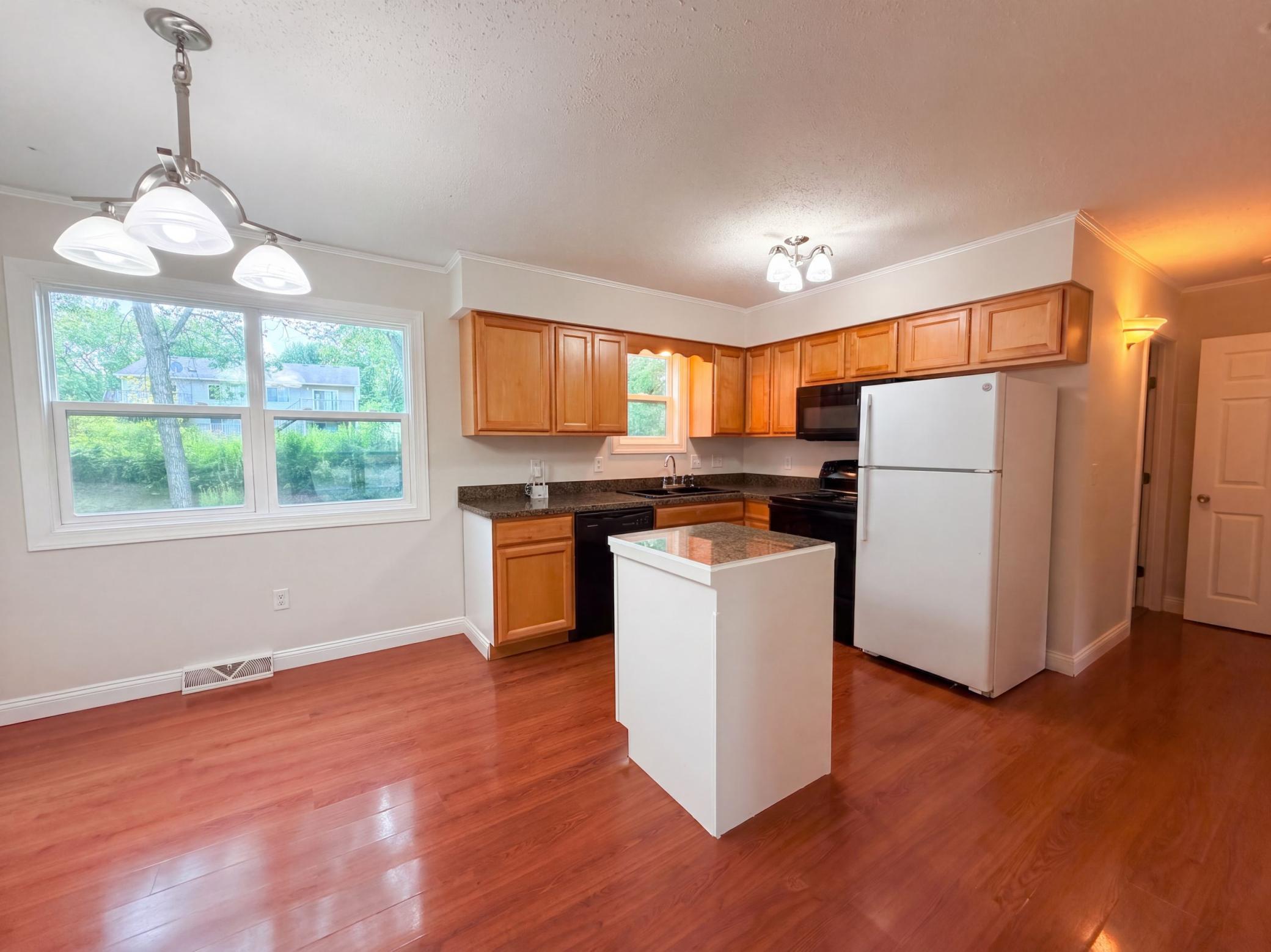868 Wescott Square, Eagan, MN 55123 — photo 2