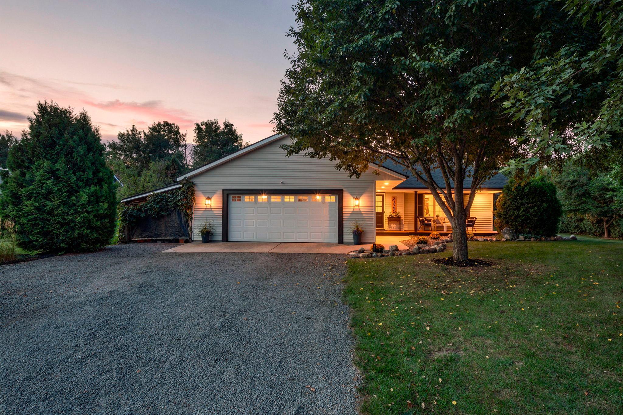 31795 Lakeway Drive NE — photo