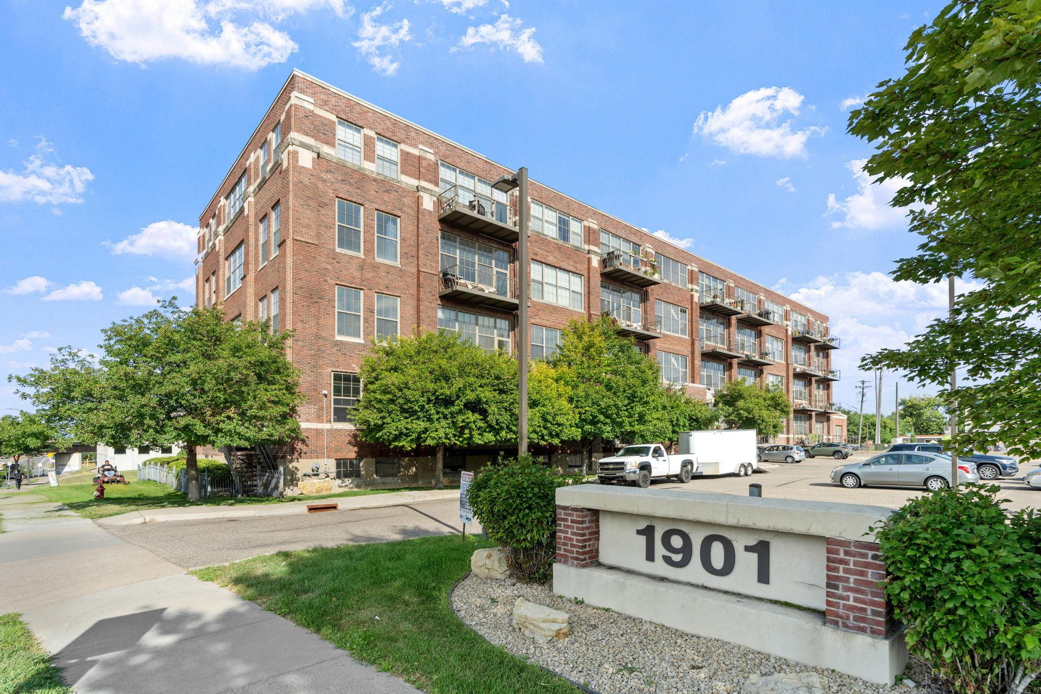 1901 E Hennepin Avenue 105 — photo