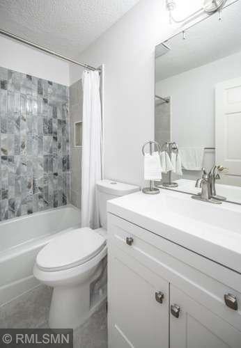 135 Viking Drive E 102 — photo
