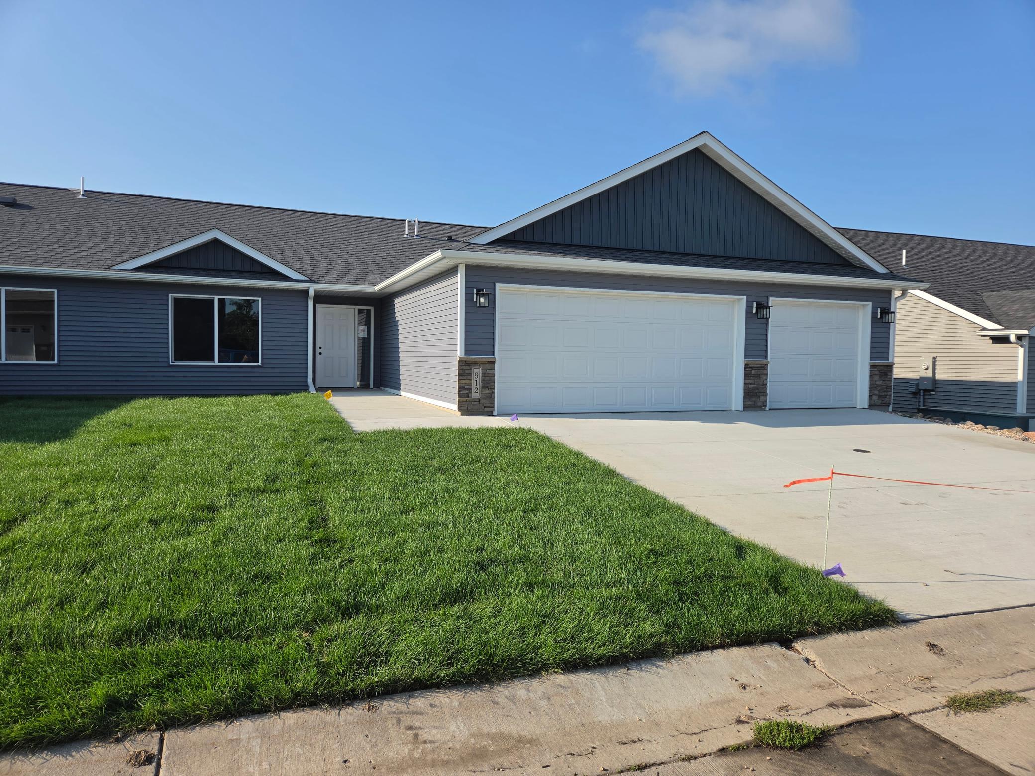 912 Katelyn Circle NE — photo
