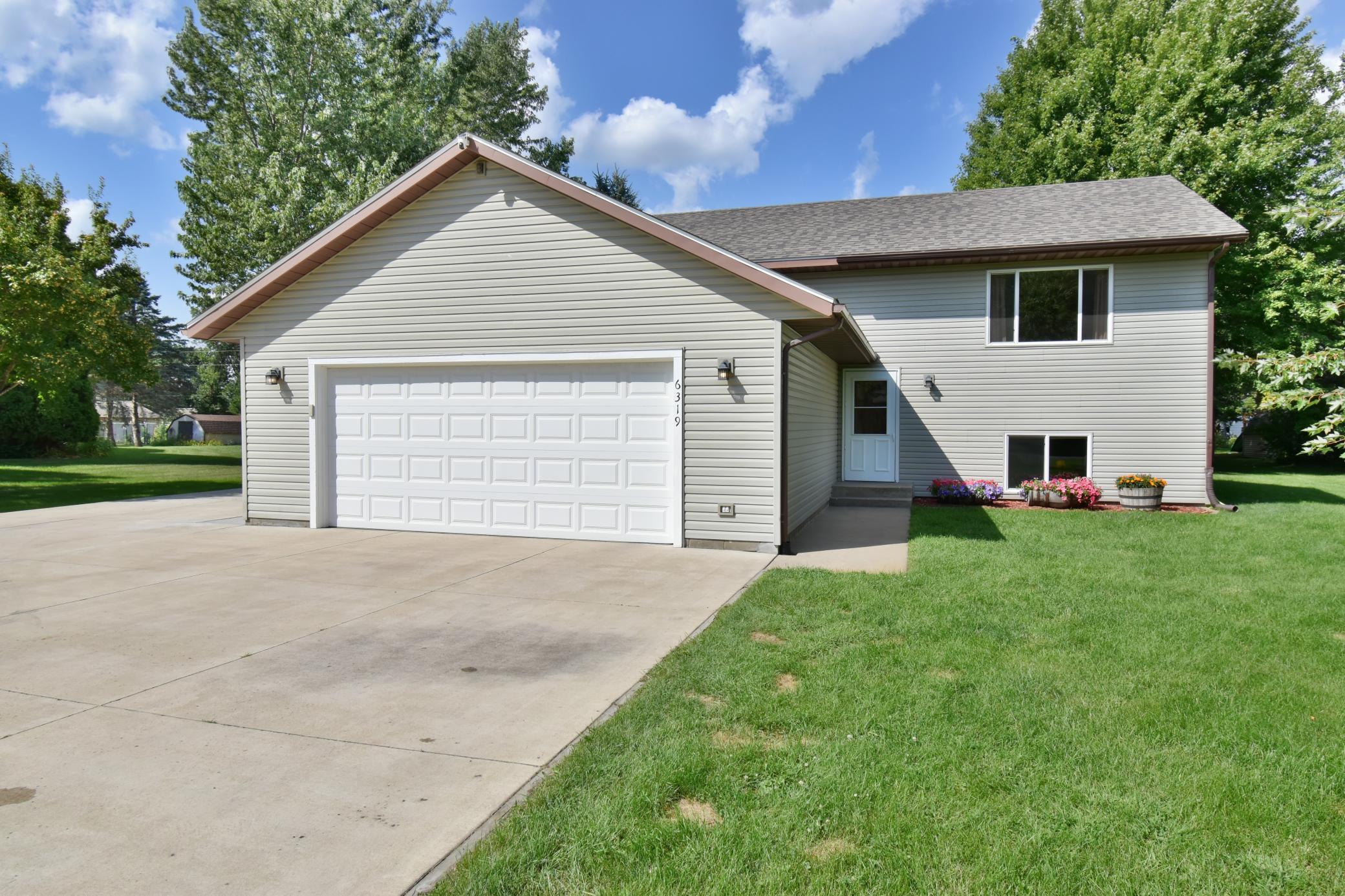 6319 Laurel Road — photo