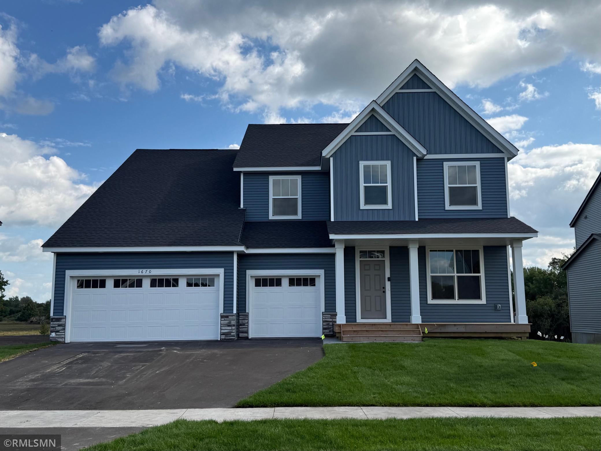 1670 Meadows Drive NE — photo