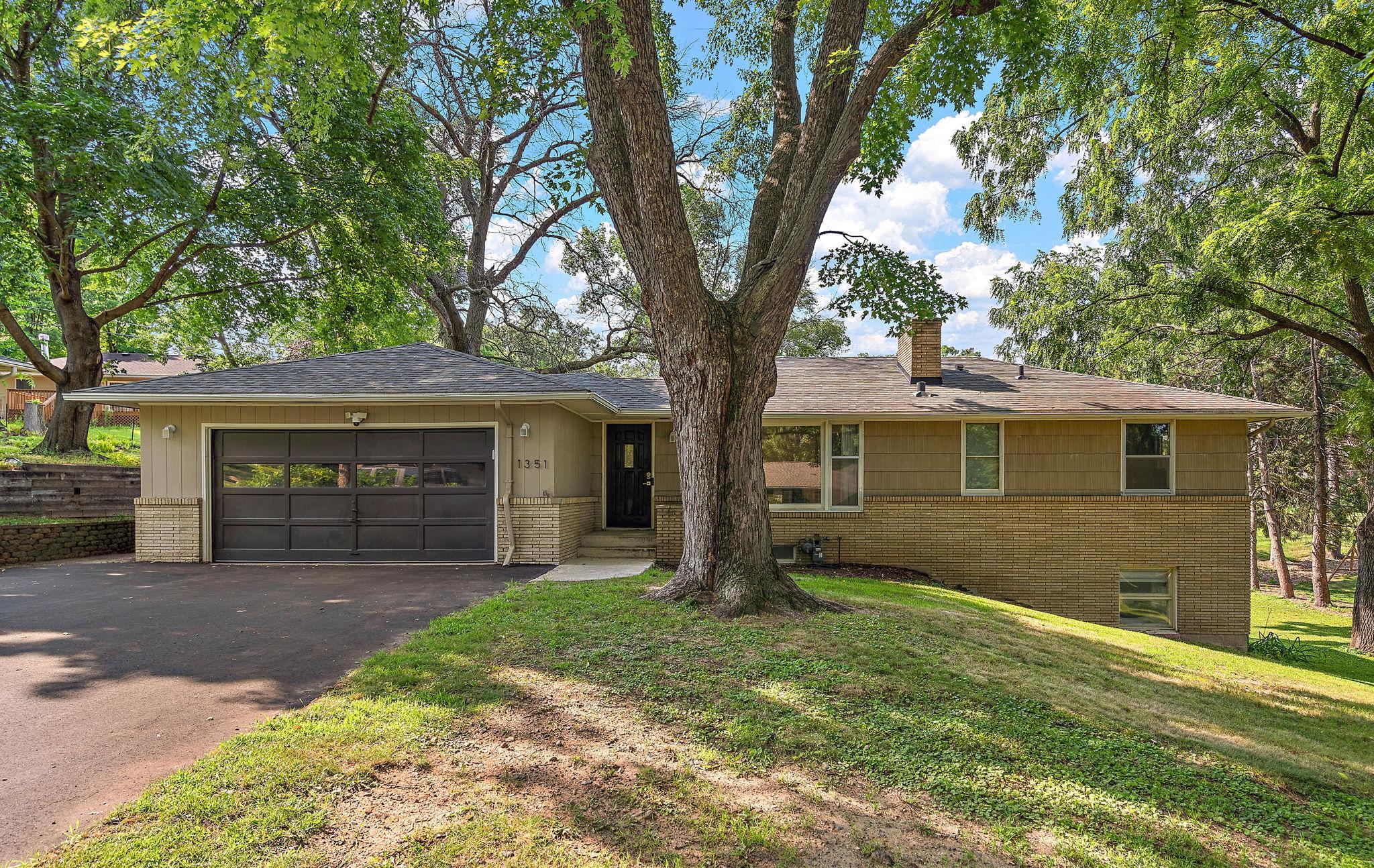 1351 Hillcrest Drive NE — photo