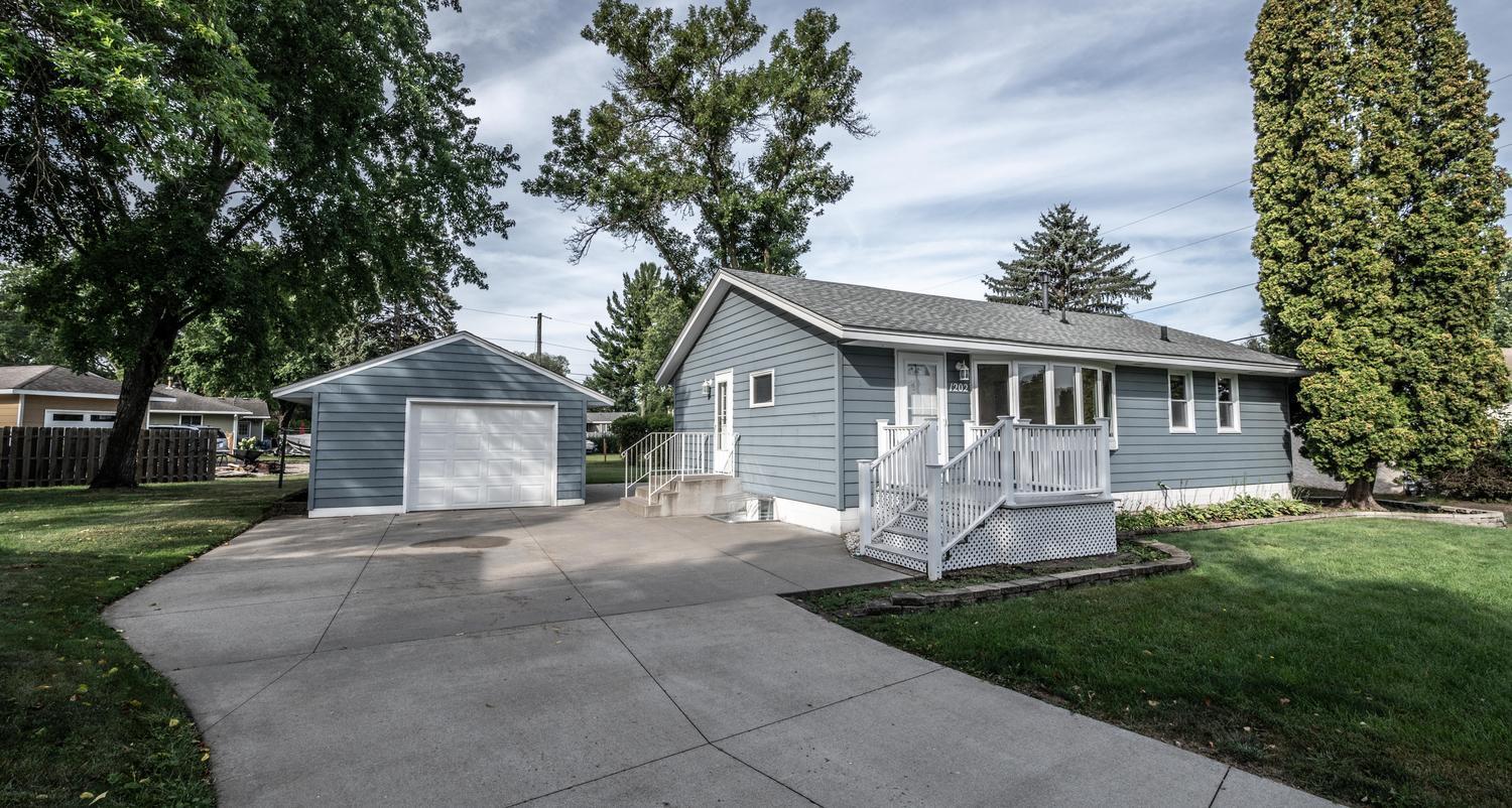 1202 Sunnyside Drive — photo