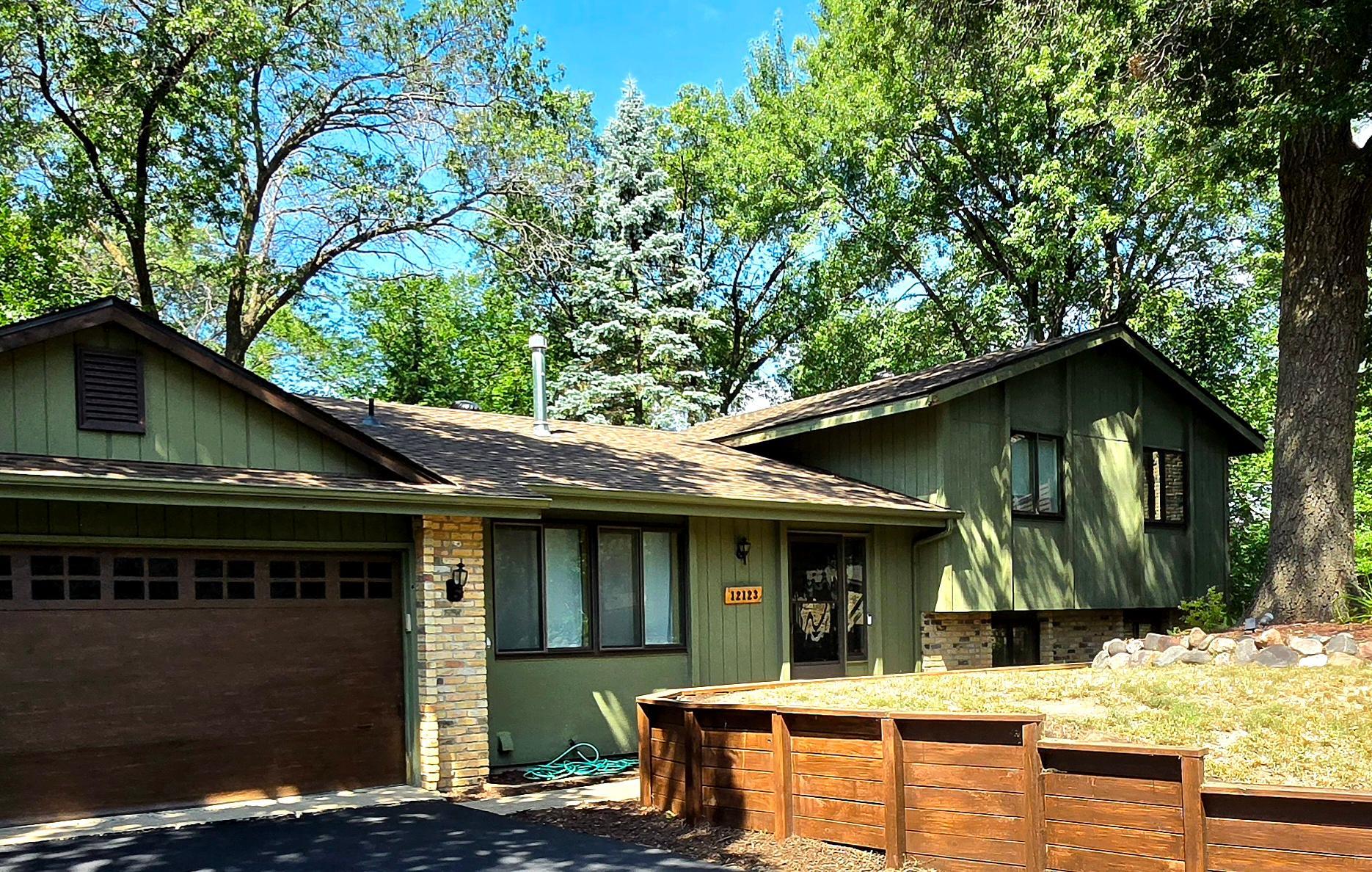 12123 Red Oak Court S — photo