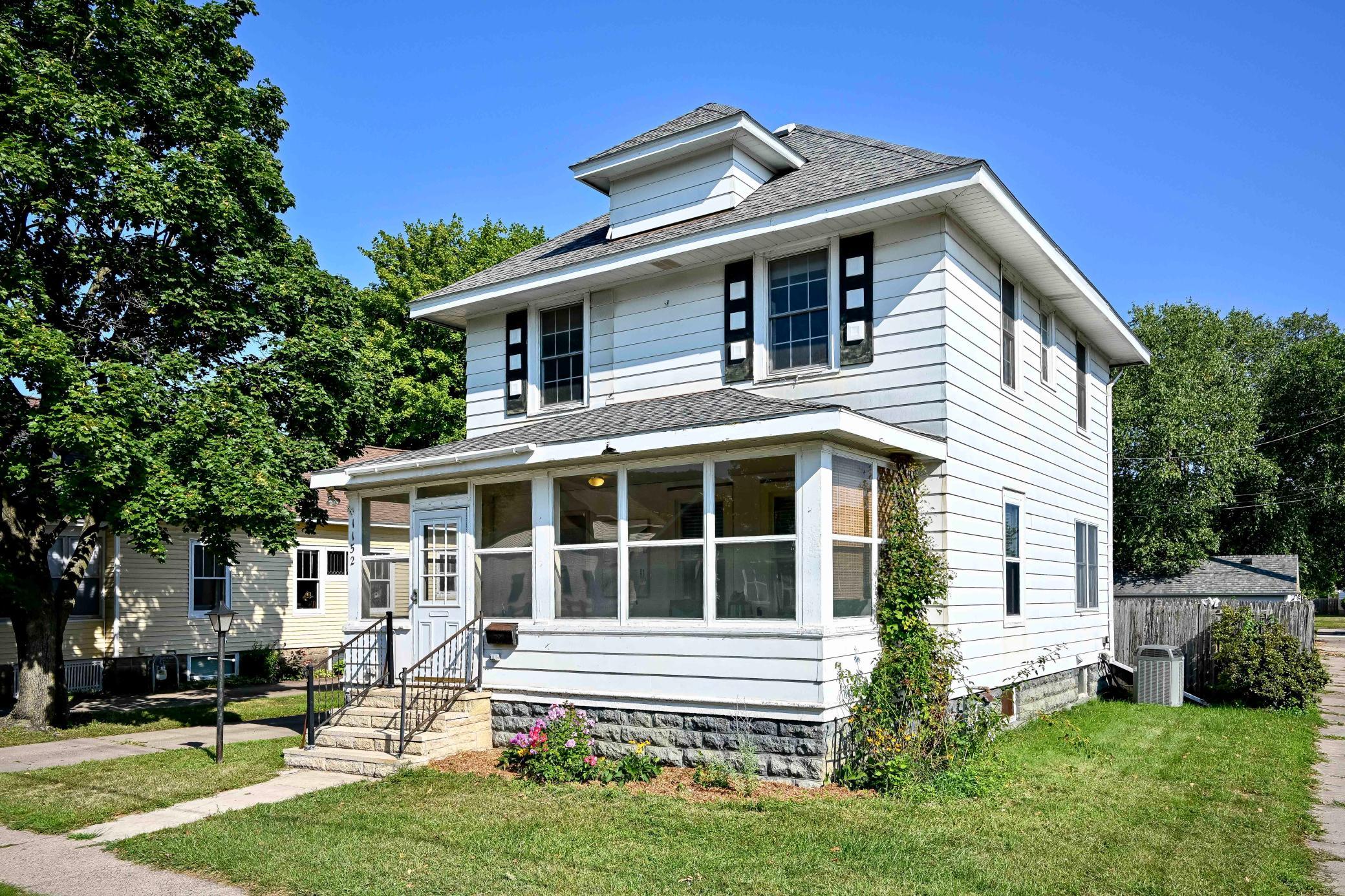 1152 W 5th Street — photo