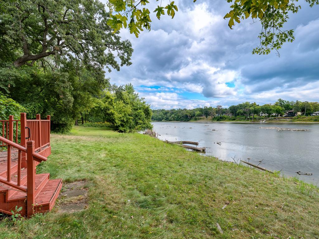 9316 W River Road — photo