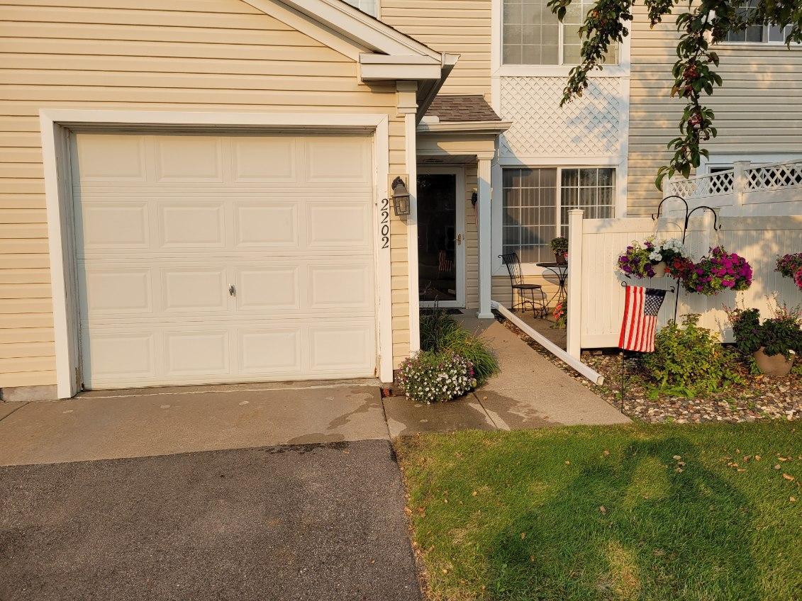 1833 Southcross Drive W 2202 — photo