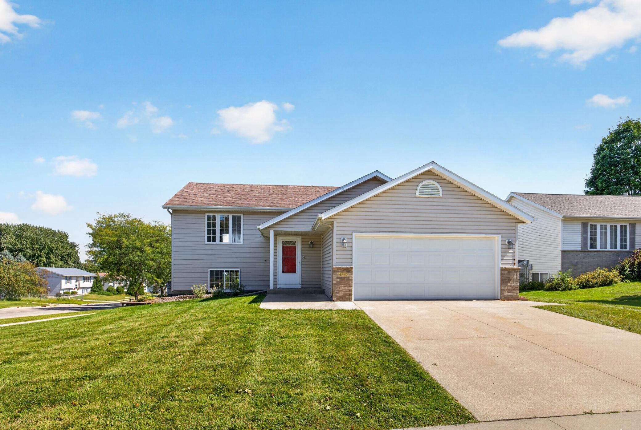 4639 Manor Park Drive NW — photo