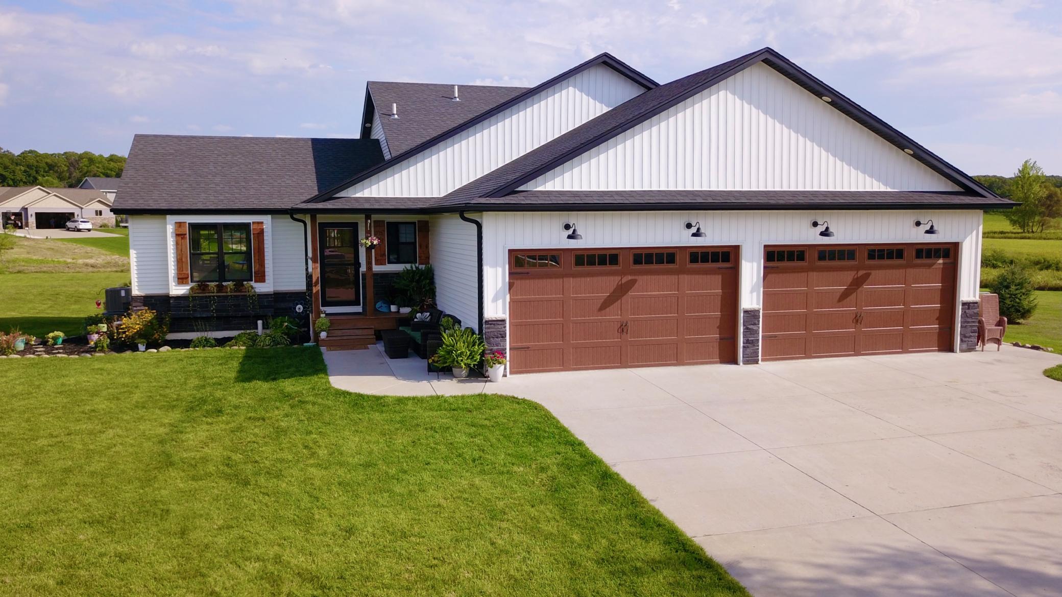 188 Lake Drive NE — photo