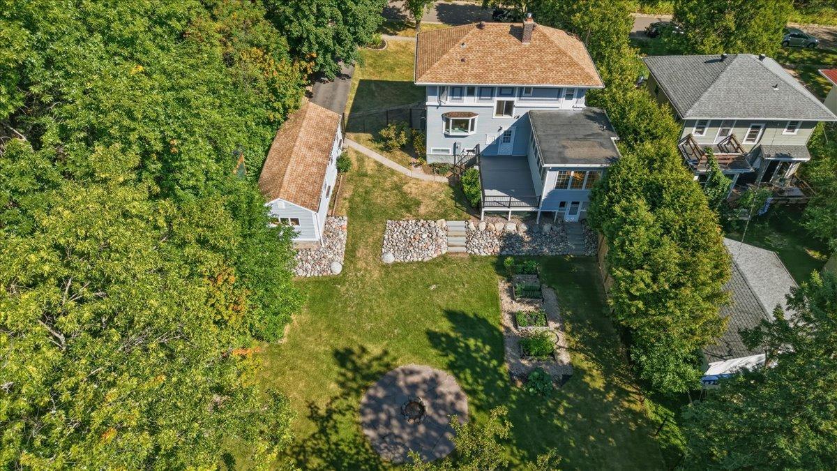 130 Laurie Street — photo